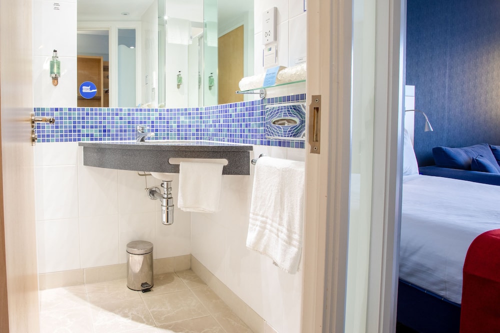 Holiday Inn Express Dunfermline 28/57