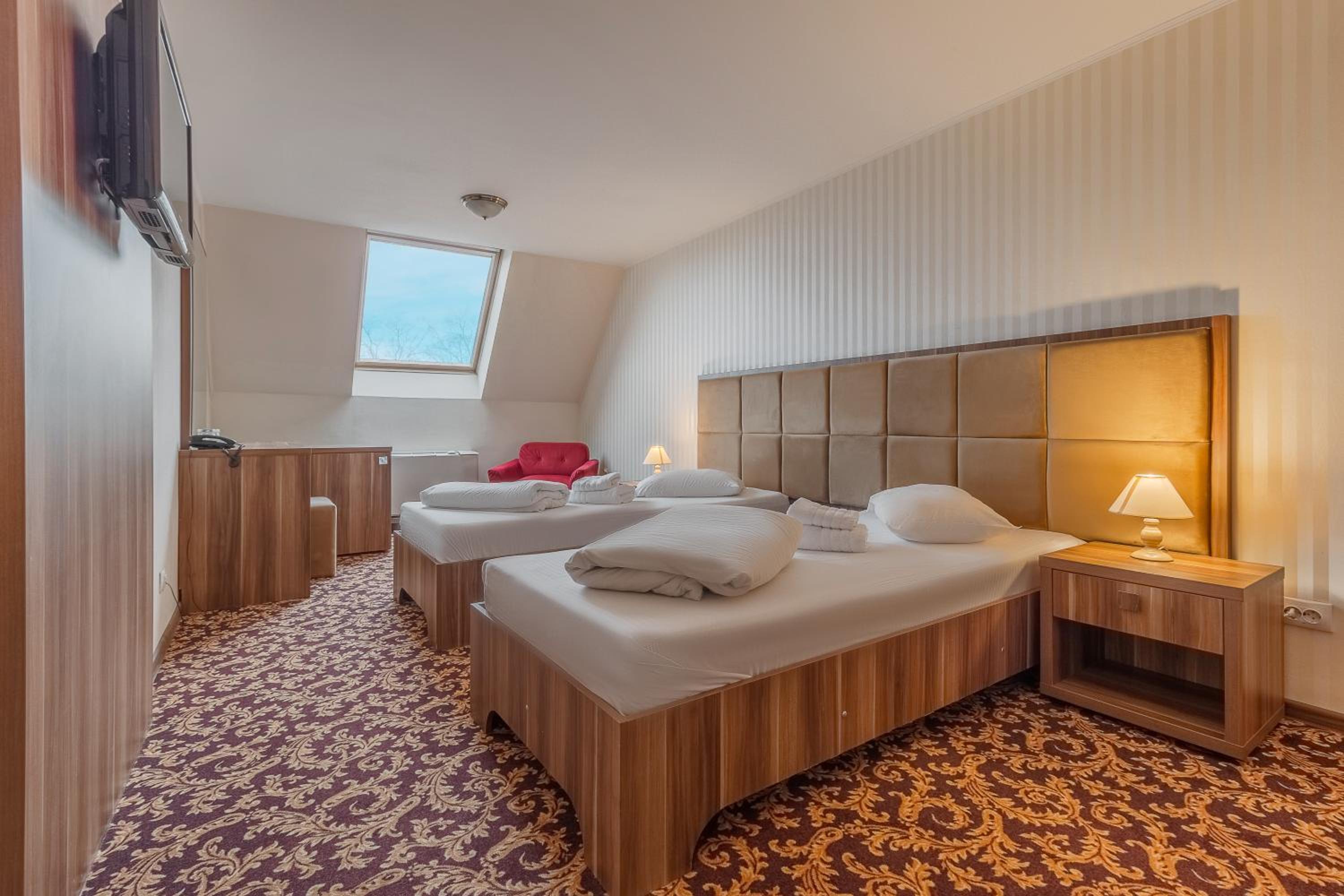 Impero Hotel 11/38