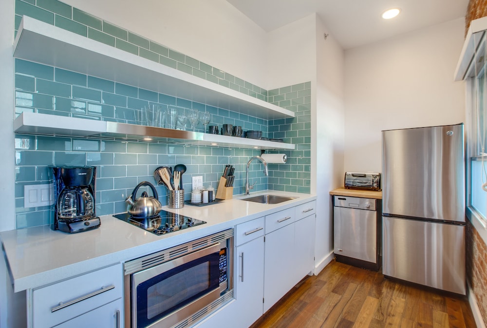 Venice Breeze Suites 2/54
