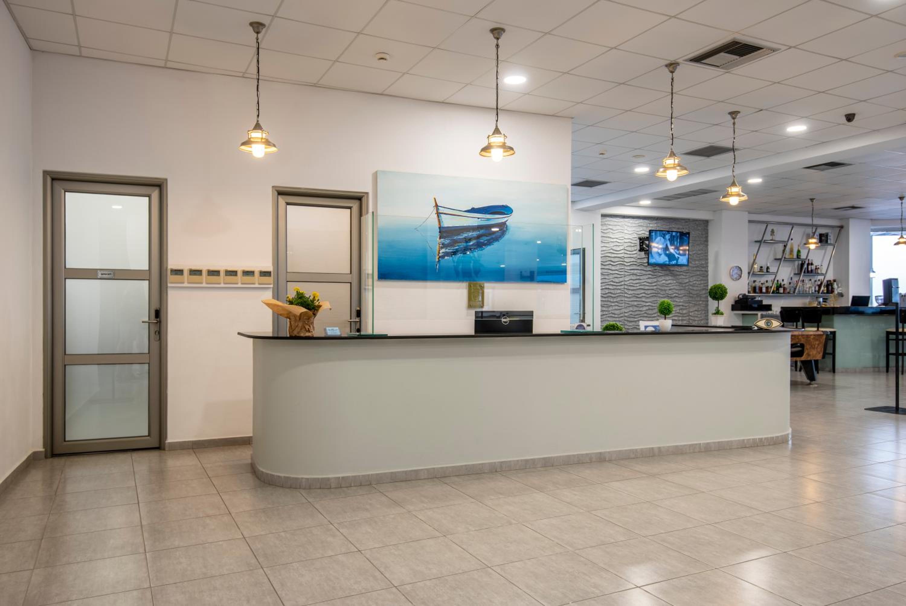 Royal Bay Suites 6/63