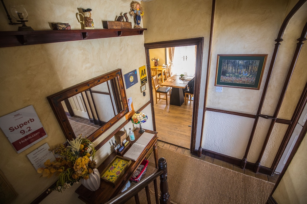 The Cottage 3/49