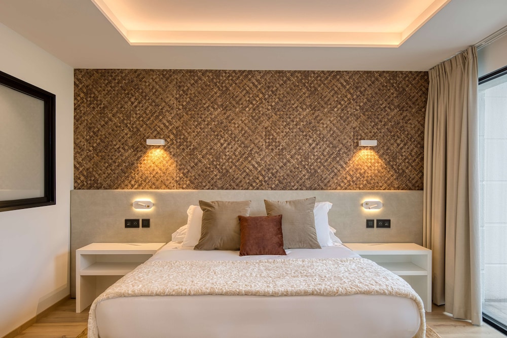 Exclusive, Suite, King Bed, Golf Course View, Terrace