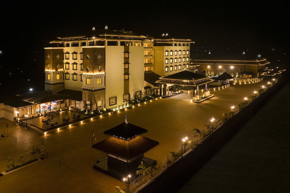 Shyama Sarovar Portico 5/64