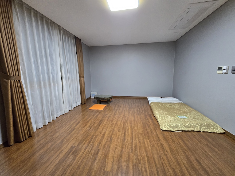Narsha Hotel 32/53