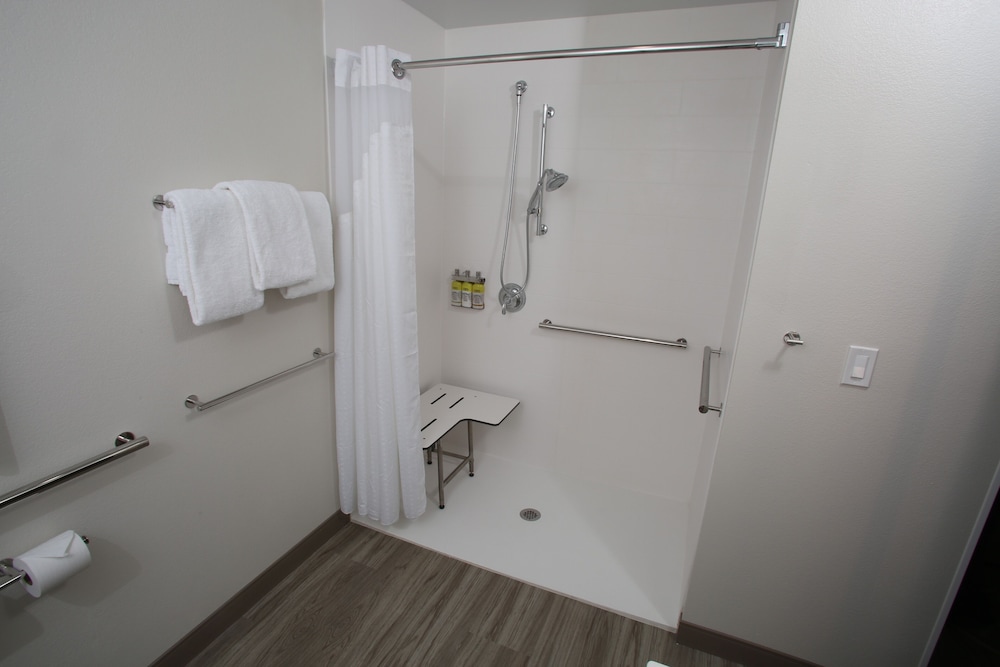 جناح بسرير كينج لذوي الإعاقة، Holiday Inn Express Mccook 8/8