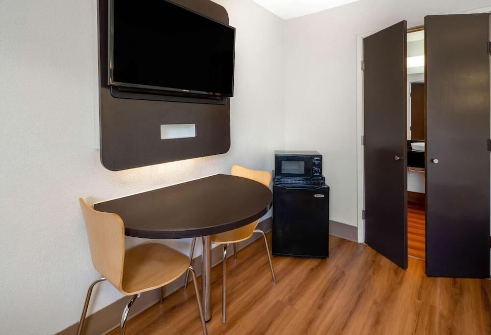Motel6 Santa Barbara, CA - State Street 41/54