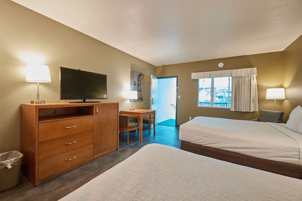 Adventureland Inn 18/27