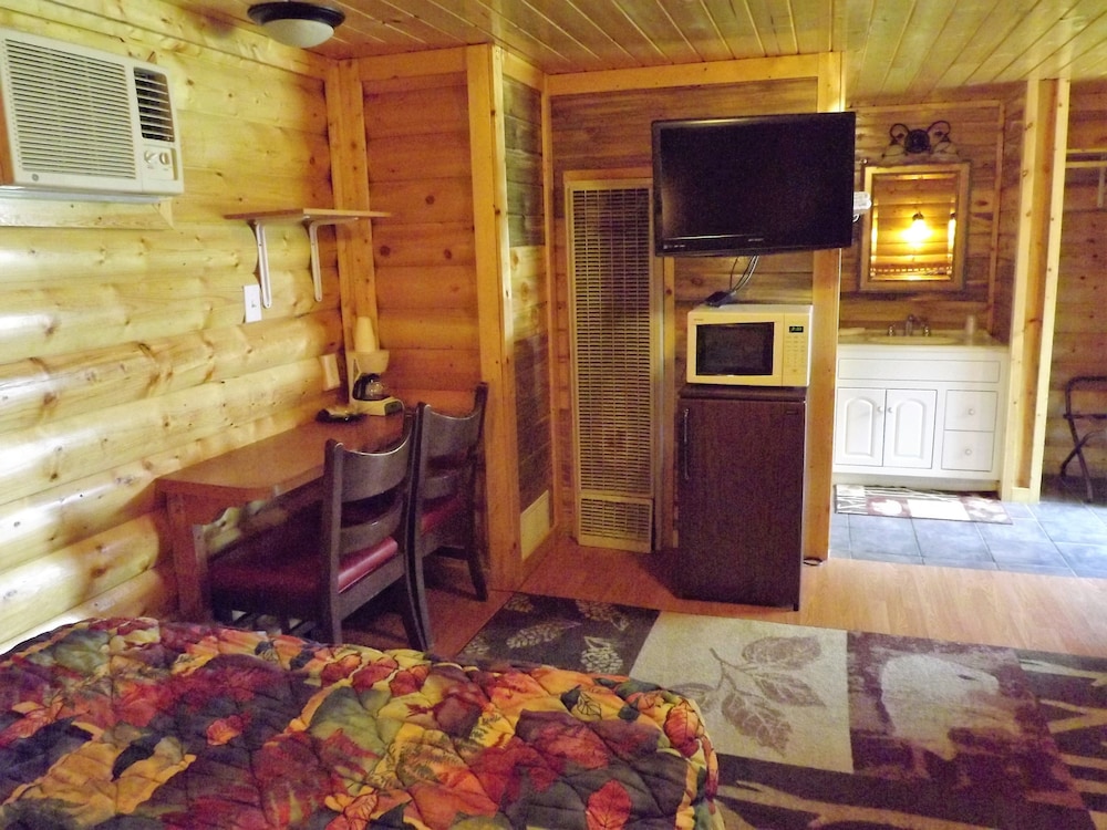 Z Bar Cabins and Motel 8/43