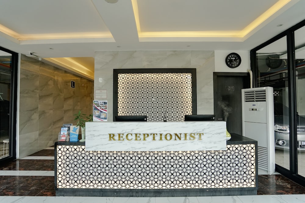 Deli Hotel 10/57