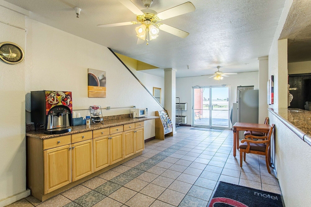 Motel6 Moriarty, NM 8/60