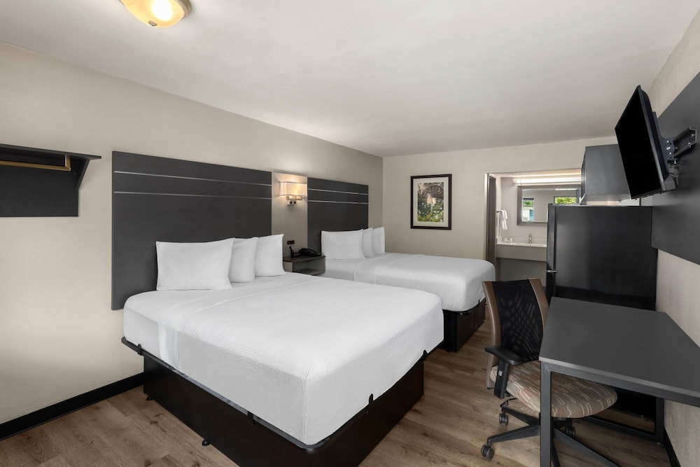 Baymont by Wyndham Dothan 9/48