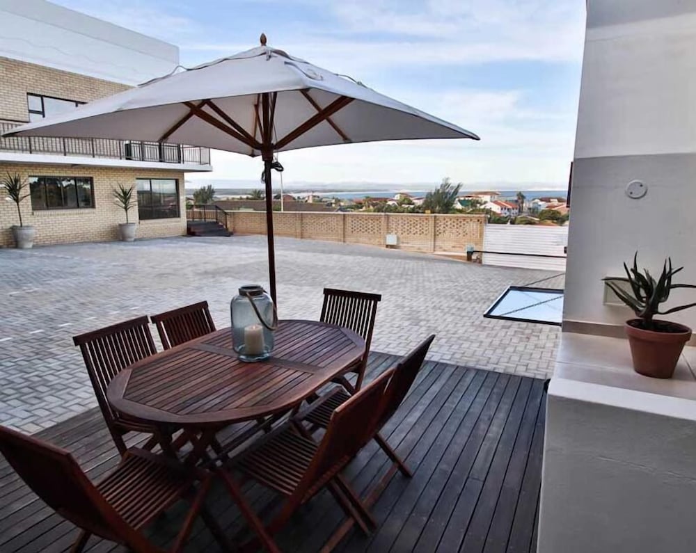 Jeffreys Bay Luxury Apartments 25/41