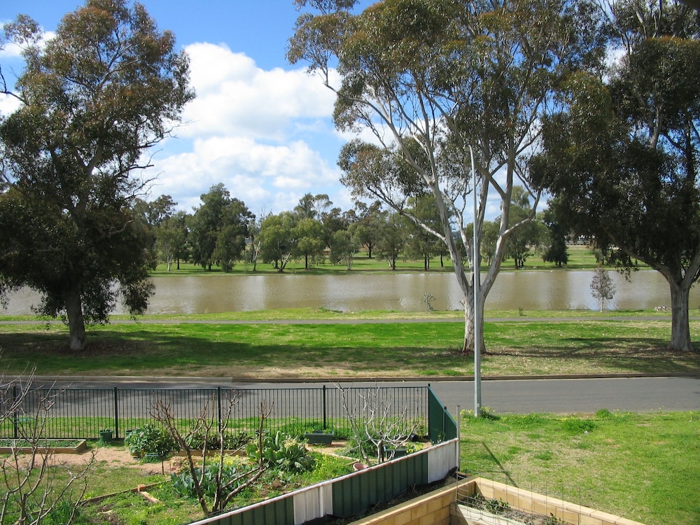 Forbes Victoria Inn 45/55