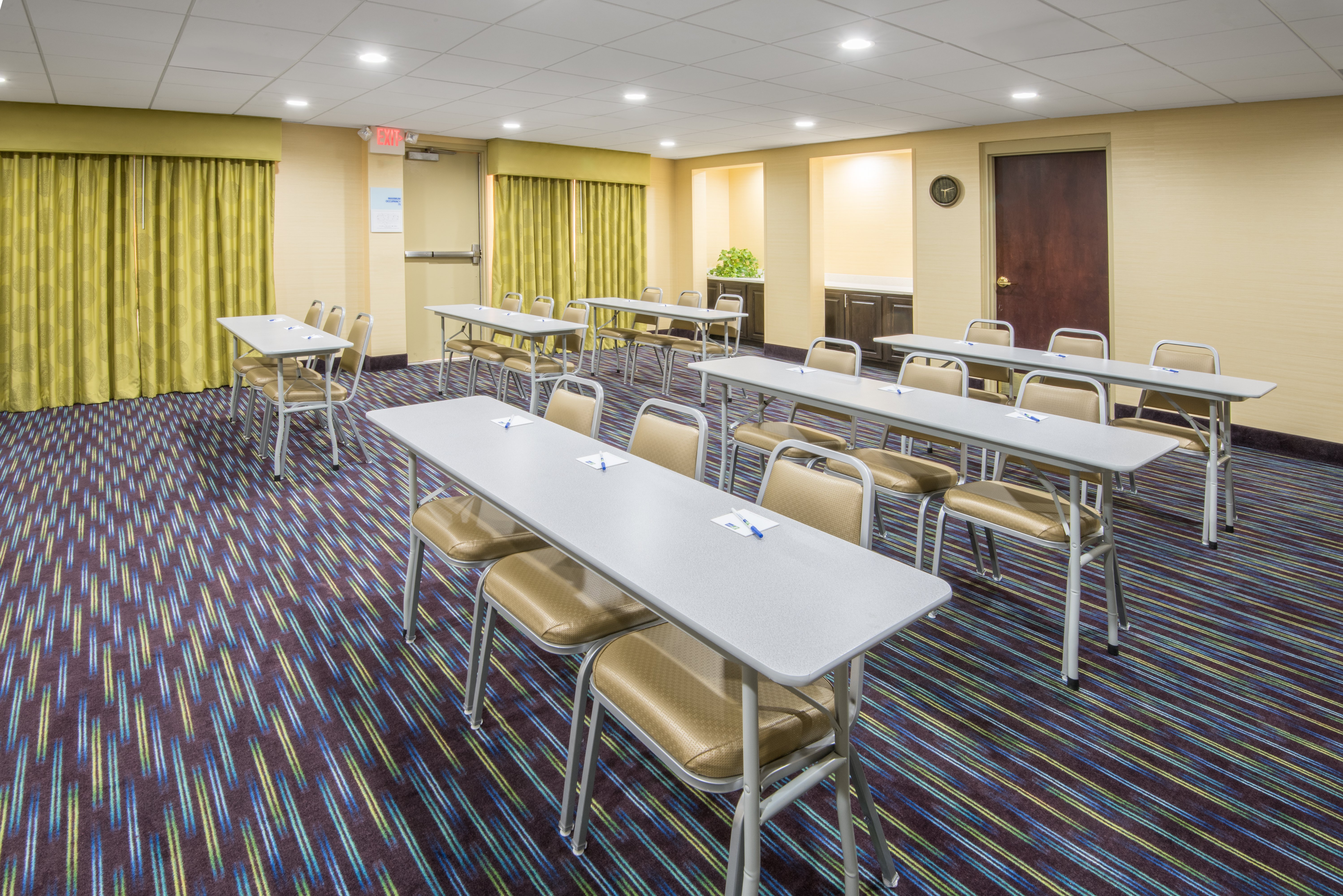 Holiday Inn Express Hotel Suites Ashland 53/56
