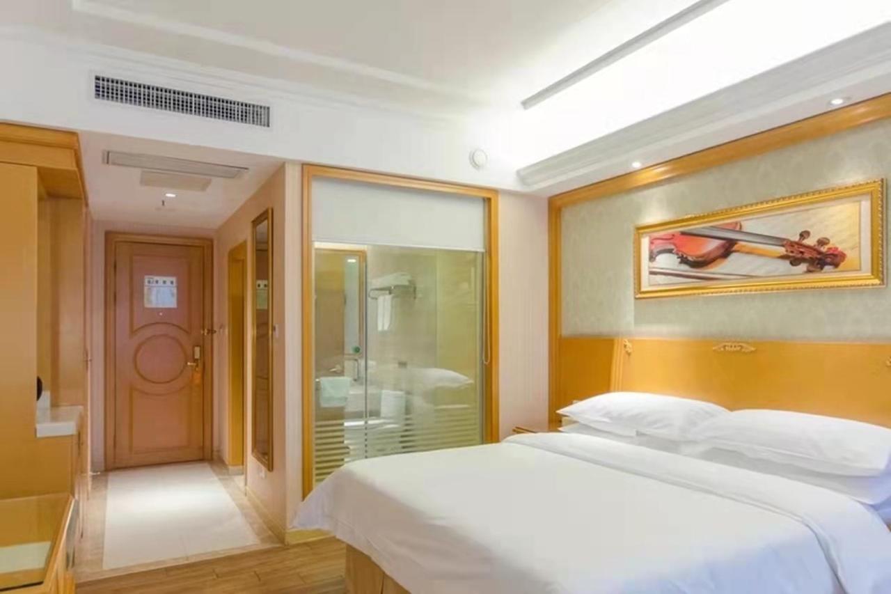 Vienna International Hotel (Hubei Tianmen Donghu Food Street) 11/23