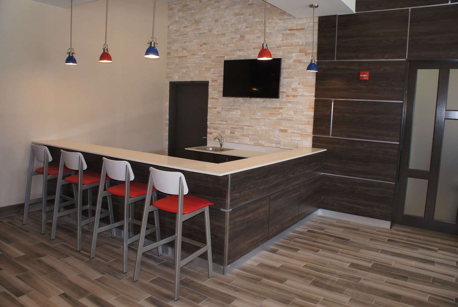 La Quinta Inn & Suites by Wyndham Bloomington 56/64