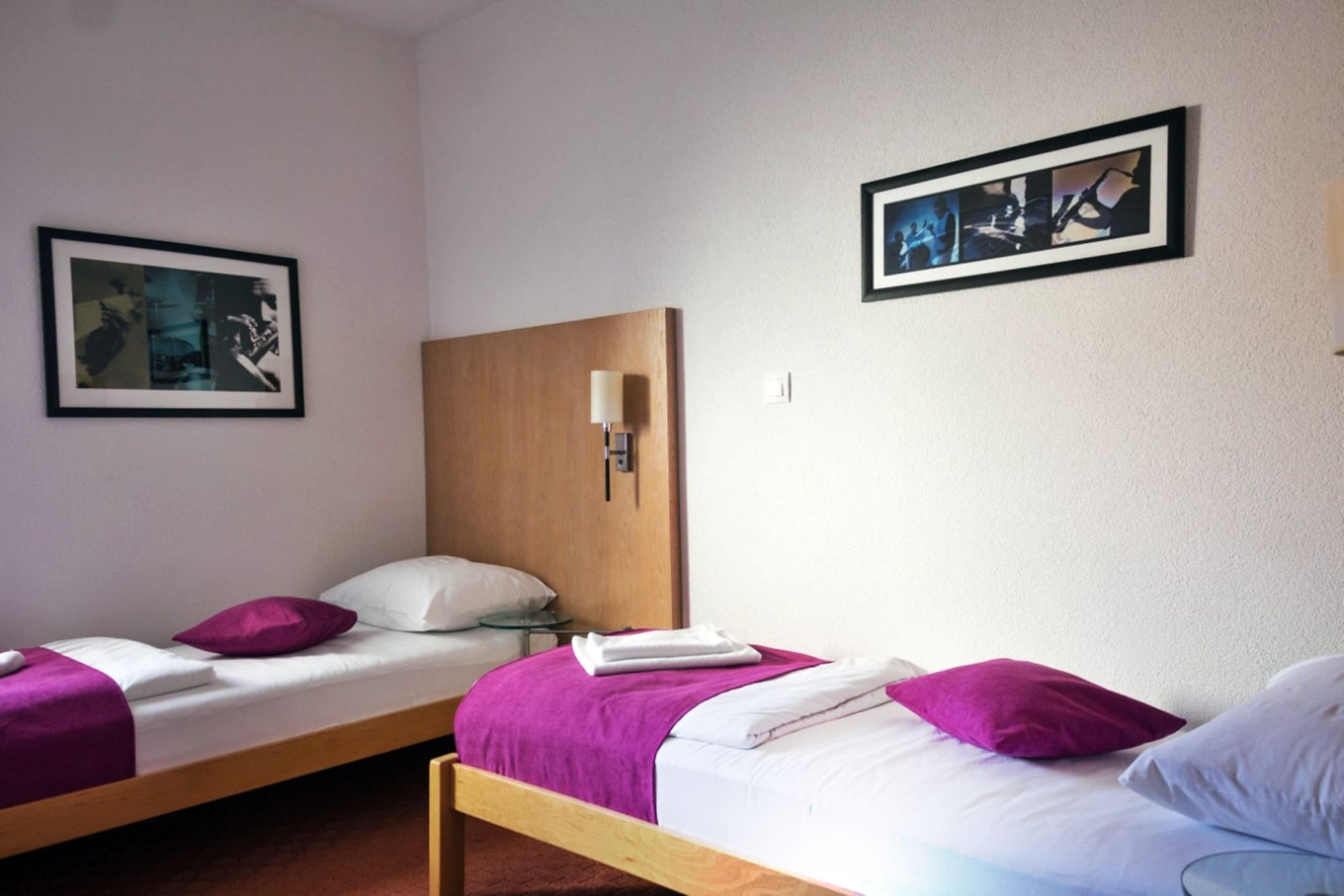 غرفة ثلاثية بسرير كوين، Motel Deny 6/10