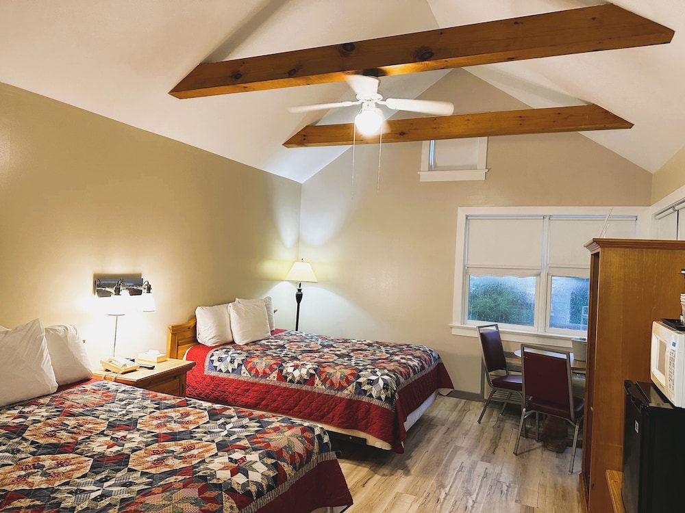 Spruce Lane Lodge & Cottages 15/35