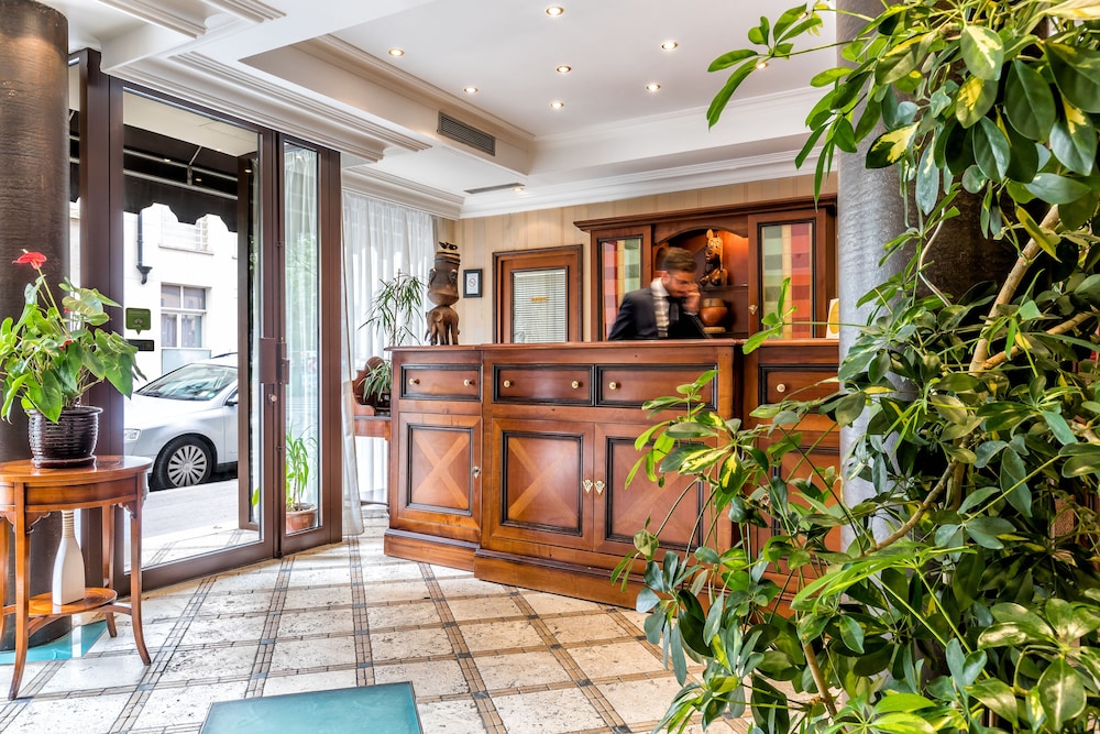 Lobby at Villa Montparnasse Hotel, PARIS