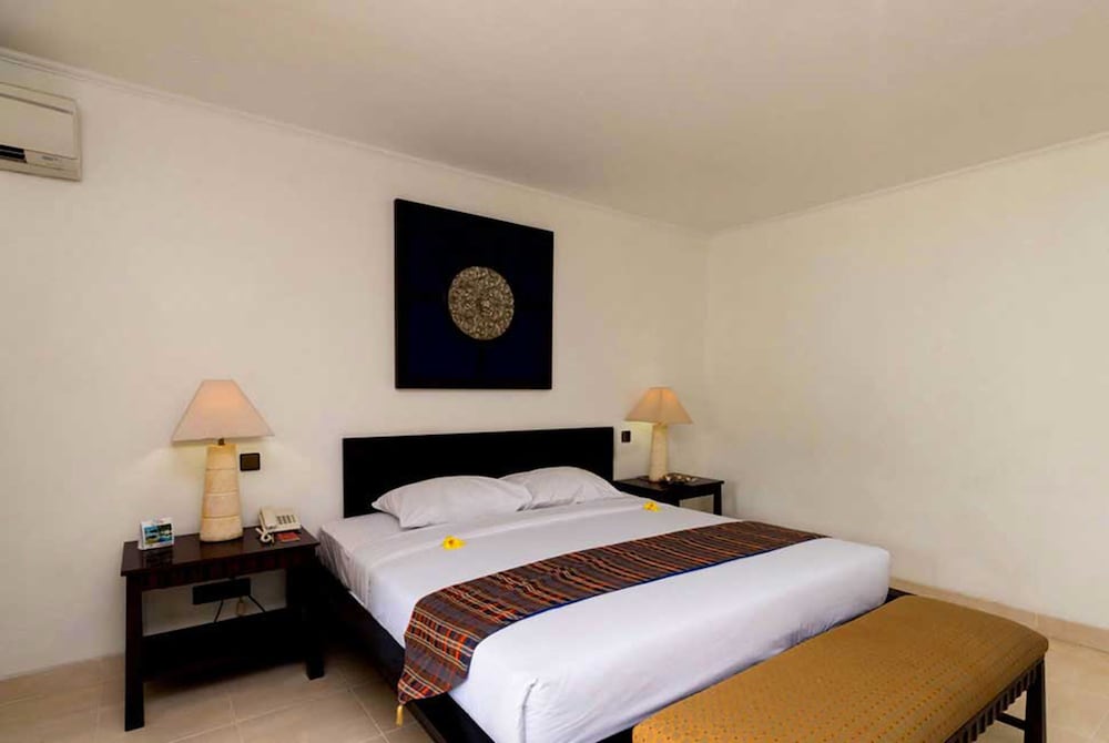 Legong Keraton Beach Hotel 16/70