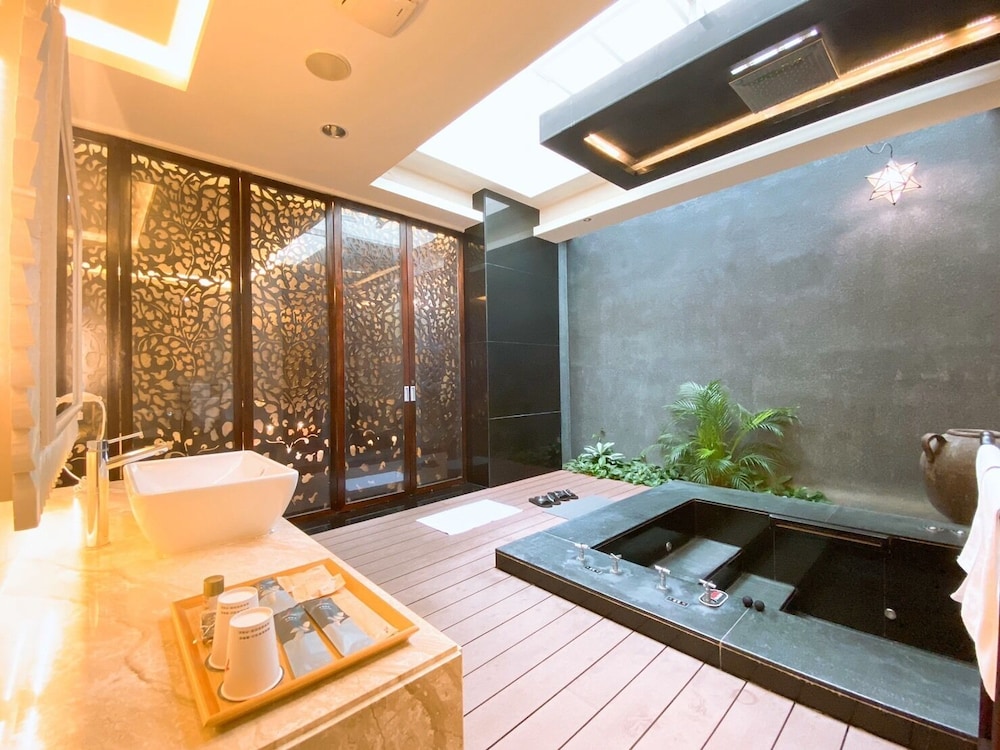 Orient Luxury Villa Motel 22/37