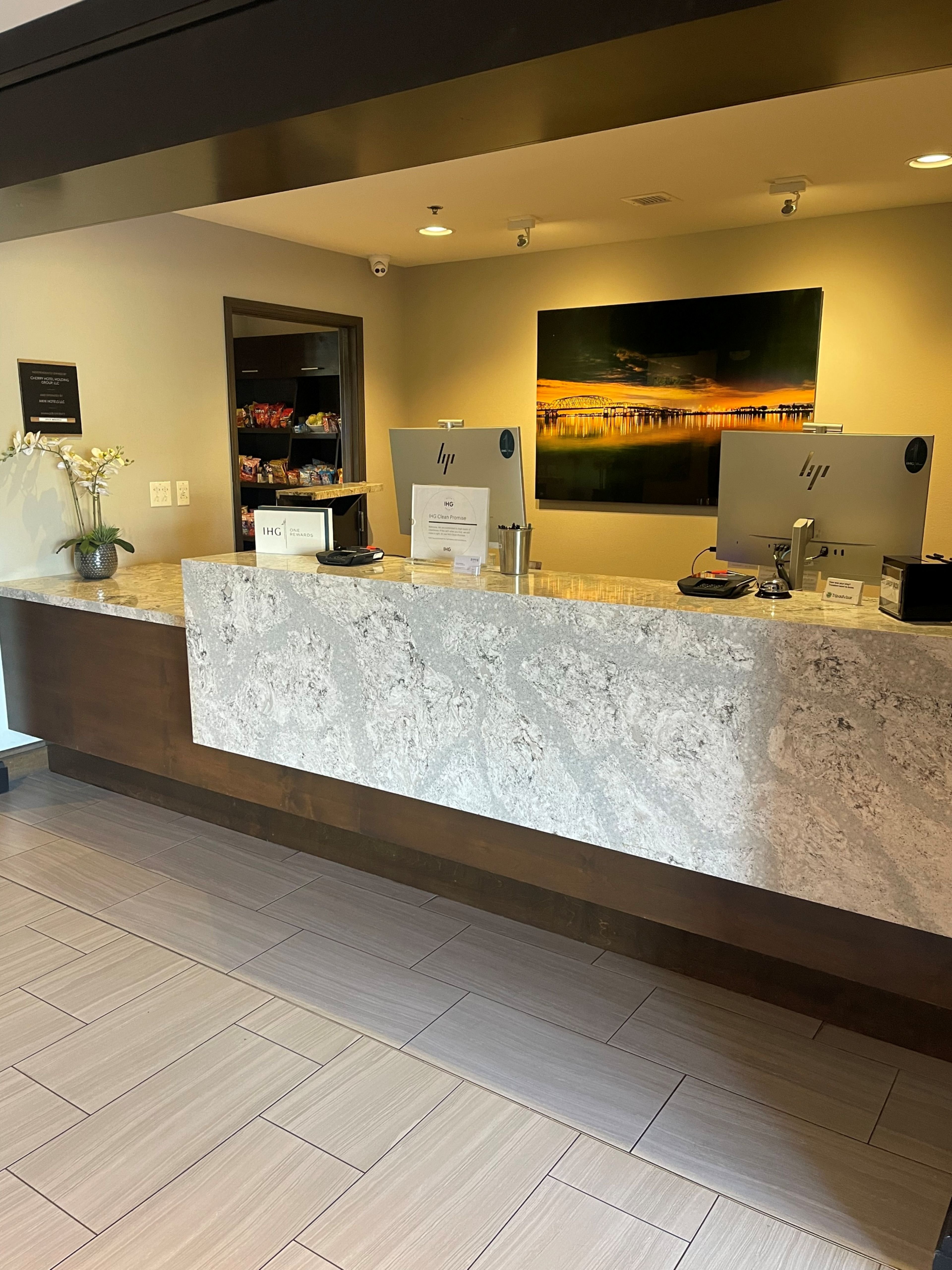 Staybridge Suites Hillsboro South 12/76