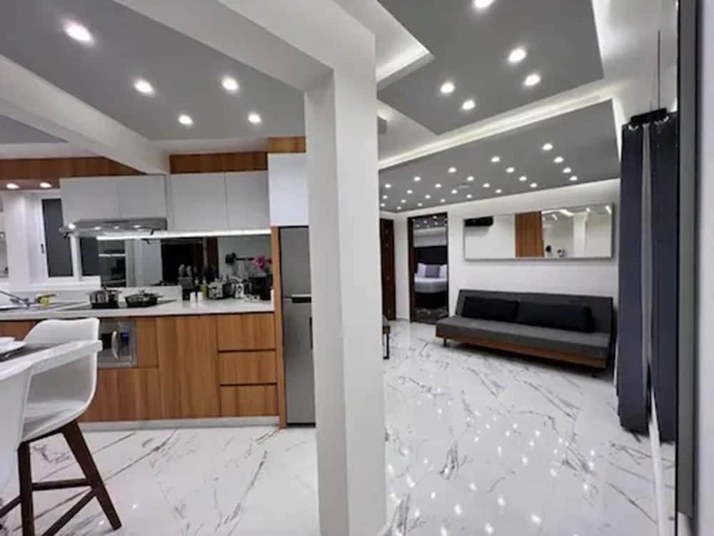 Seven Boutique Apartments 3/55