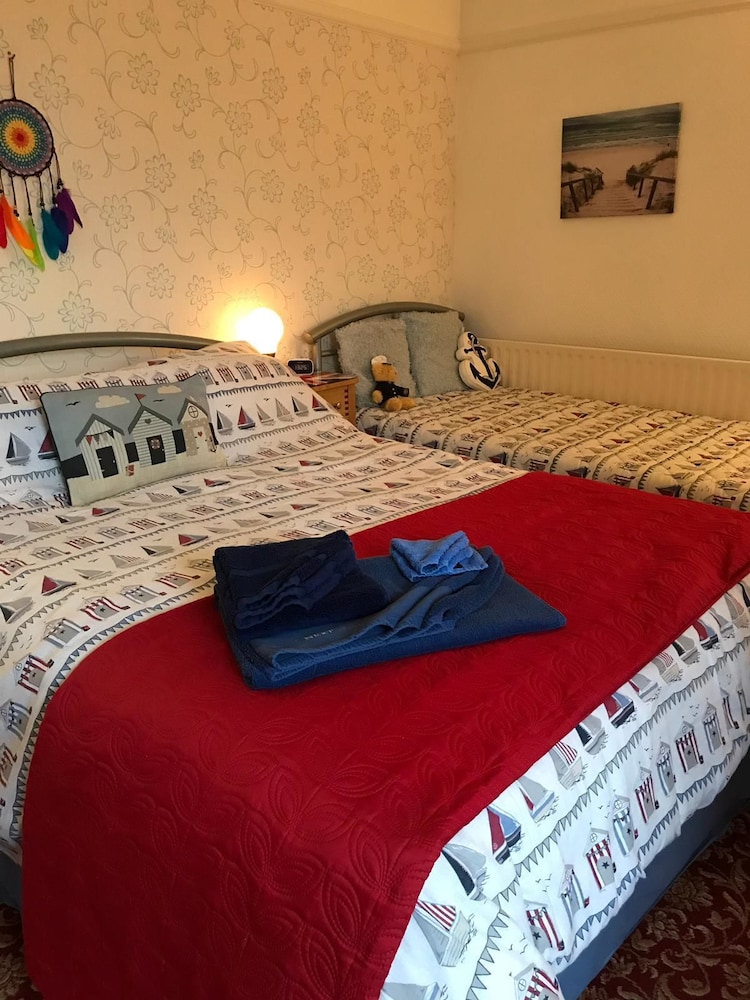 Lyndsay Guest House 19/50