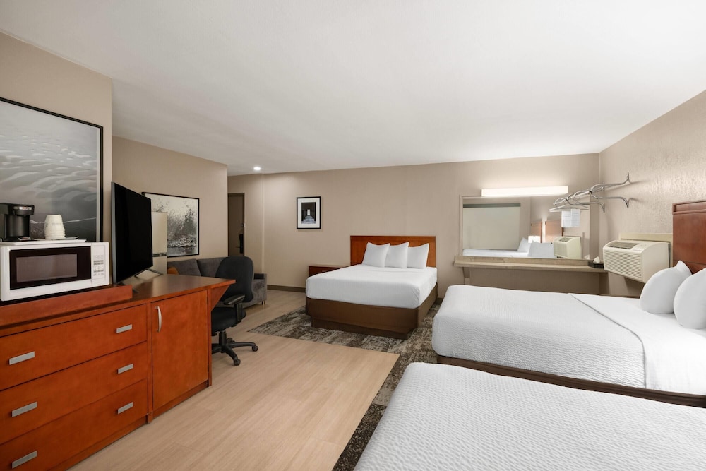 Travelodge by Wyndham Parker 36/67