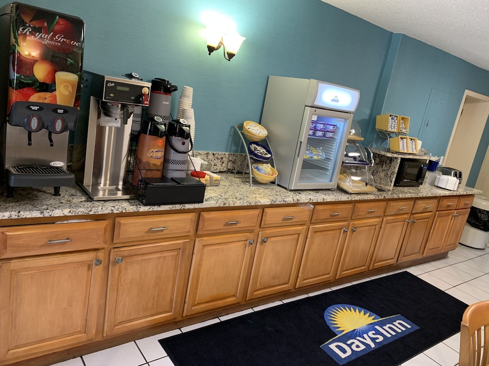 Days Inn By Wyndham Cartersville 38/44