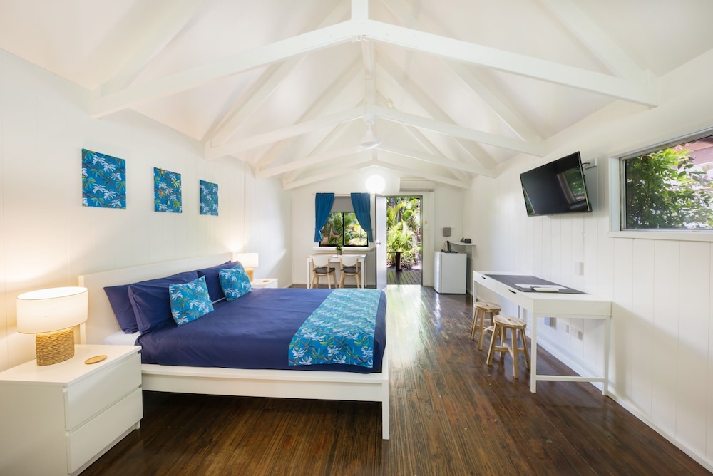 Airlie Beach Magnums 28/76
