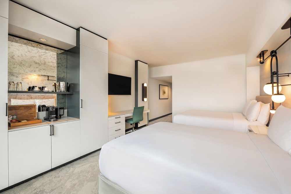 Room, 2 Queen Beds, Water View, Accessible