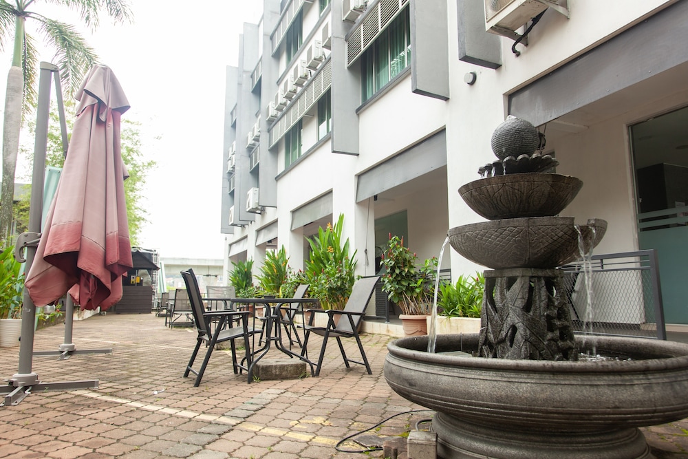 M Design Hotel Seri Kembangan 62/68
