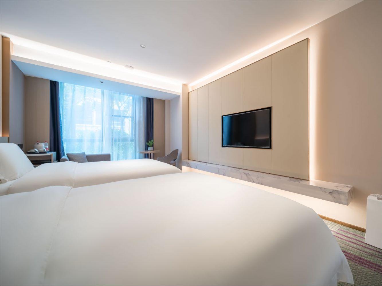 Room, Twin Beds, Lake View