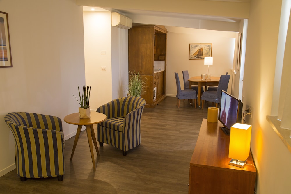 Hotel Mon Cheri 54/73