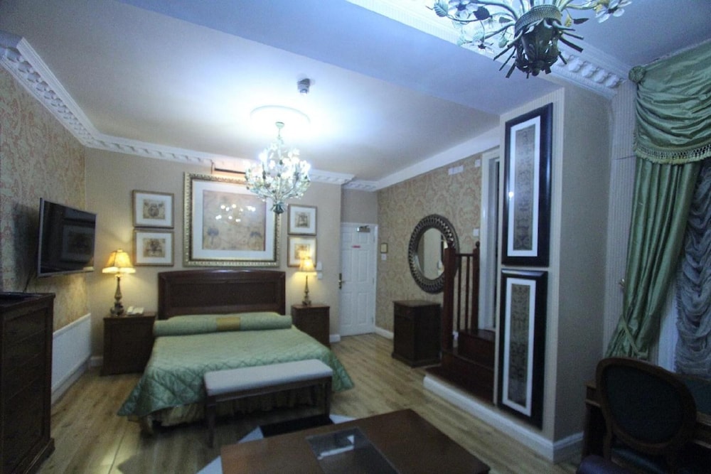 Opulence Centra London Hotel 67/75