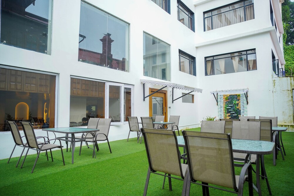 Orsino Resort Mall Road 38/46