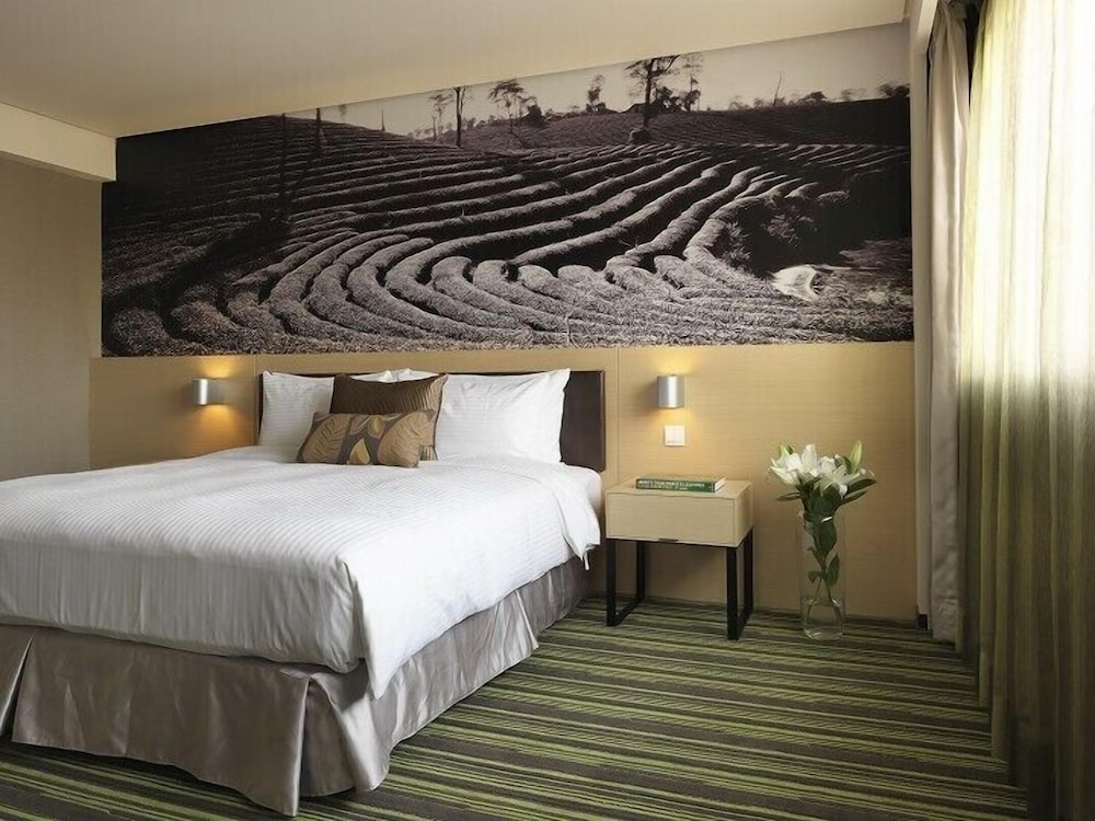 EXECUTIVE, SUITE