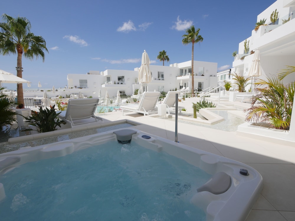 Lanis Suites De Luxe - Adults Only 72/108
