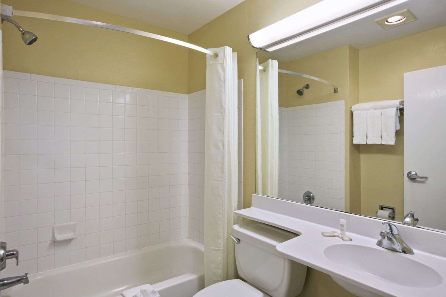 Microtel Inn and Suites by Wyndham Baton Rouge 13/13
