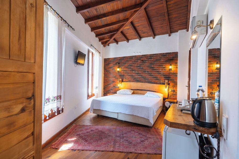 Amazon Petite Palace 13/50
