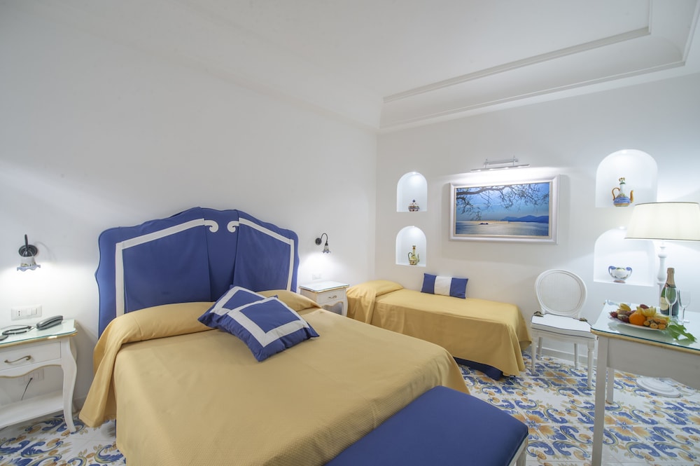 SUPERIOR, DOUBLE BED, SEA VIEW, BALCONY