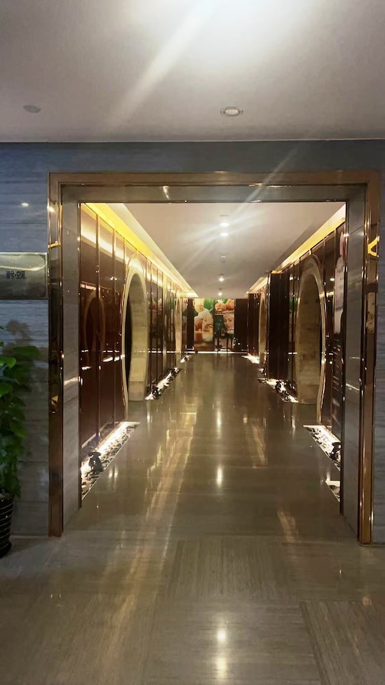Royal Garden Hotel Shanghai 31/50