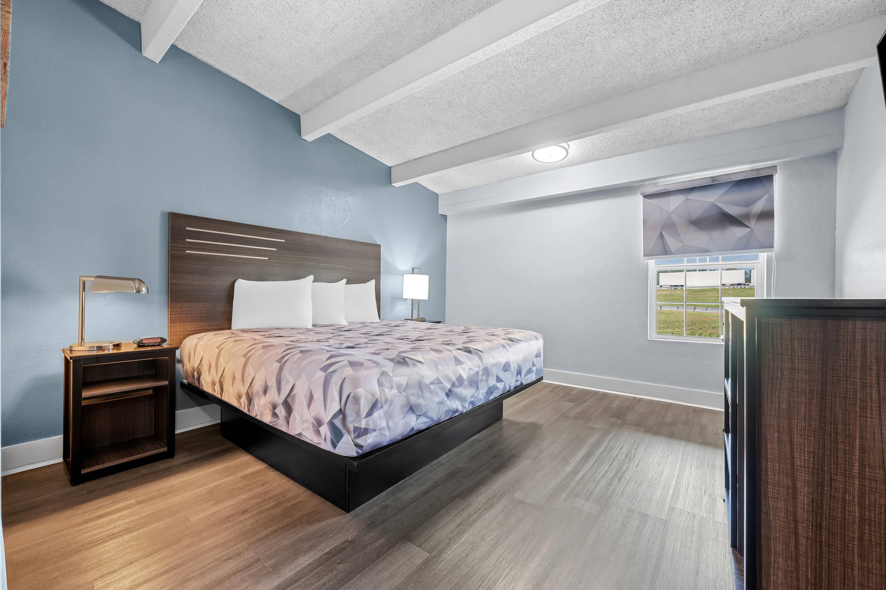 ROOM, KING BED, ACCESSIBLE
