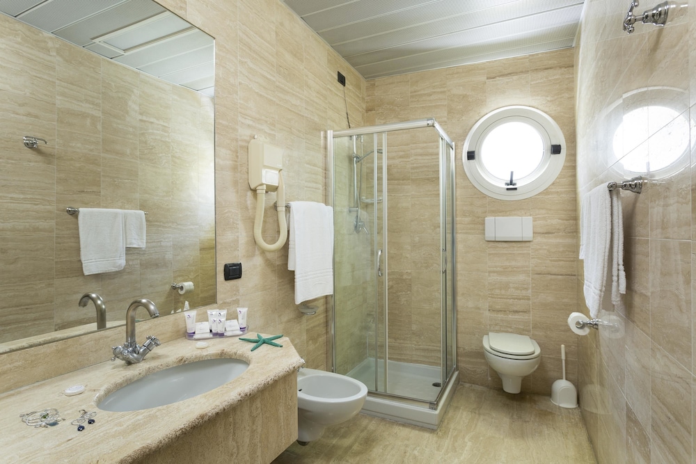 Astoria Suite Hotel 39/41