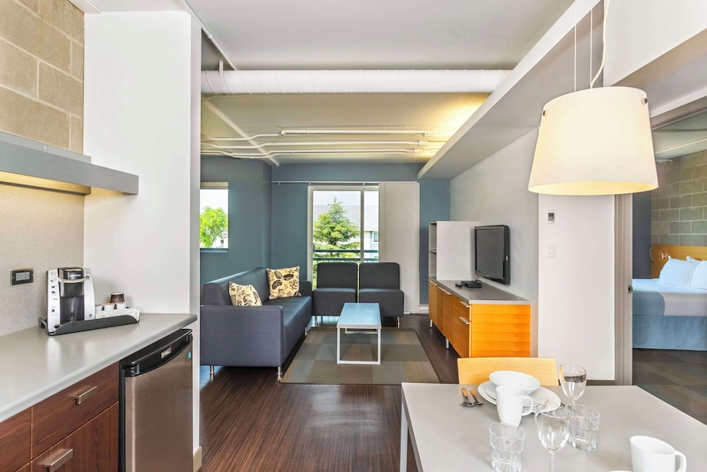 Barker Suites Southport, an Ascend Collection Hotel 40/40