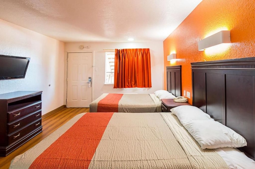 Motel6 Red Oak, TX - Dallas 8/37
