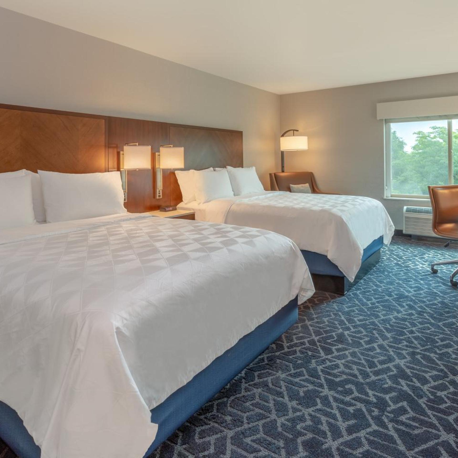 Room, 2 Queen Beds, Atrium View