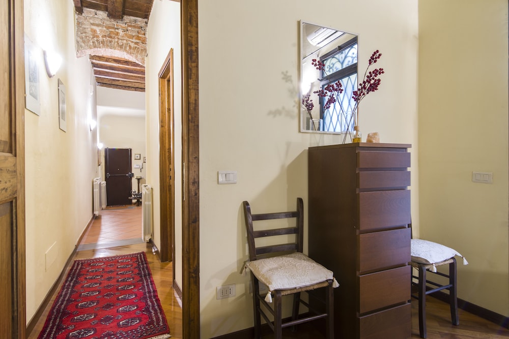Florence Ariento Romantic Apartment 24/32