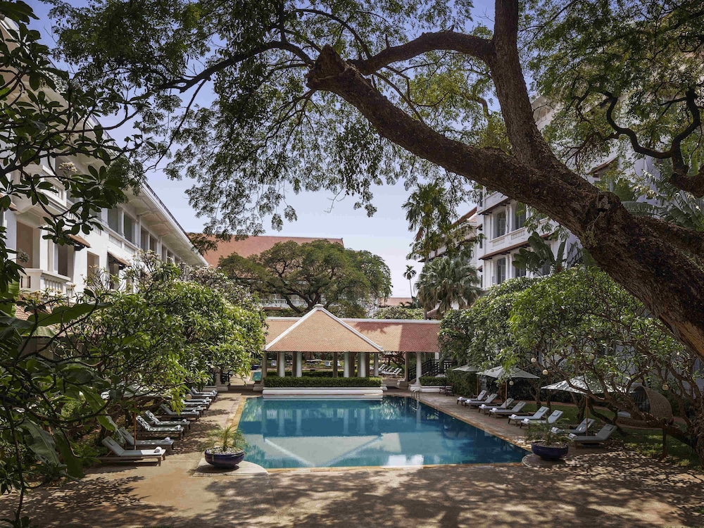 Raffles Hotel Le Royal 72/78